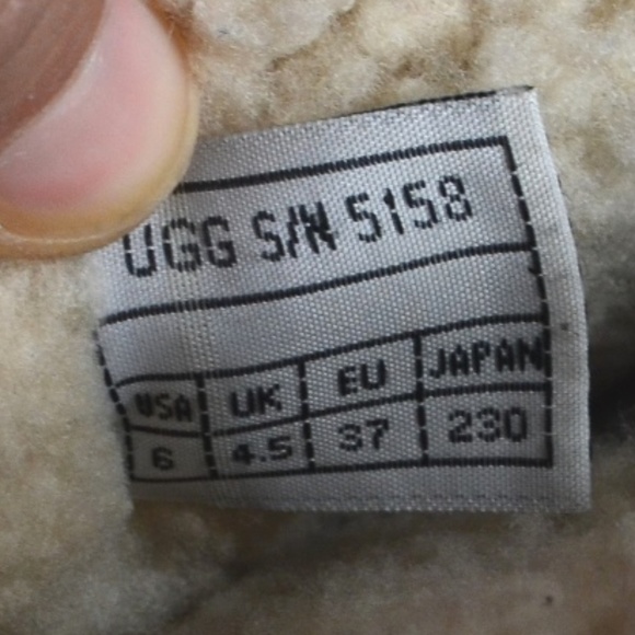 UGG AUSTRALIA Surfcat 5158 Black Leather Boots - Picture 6 of 6